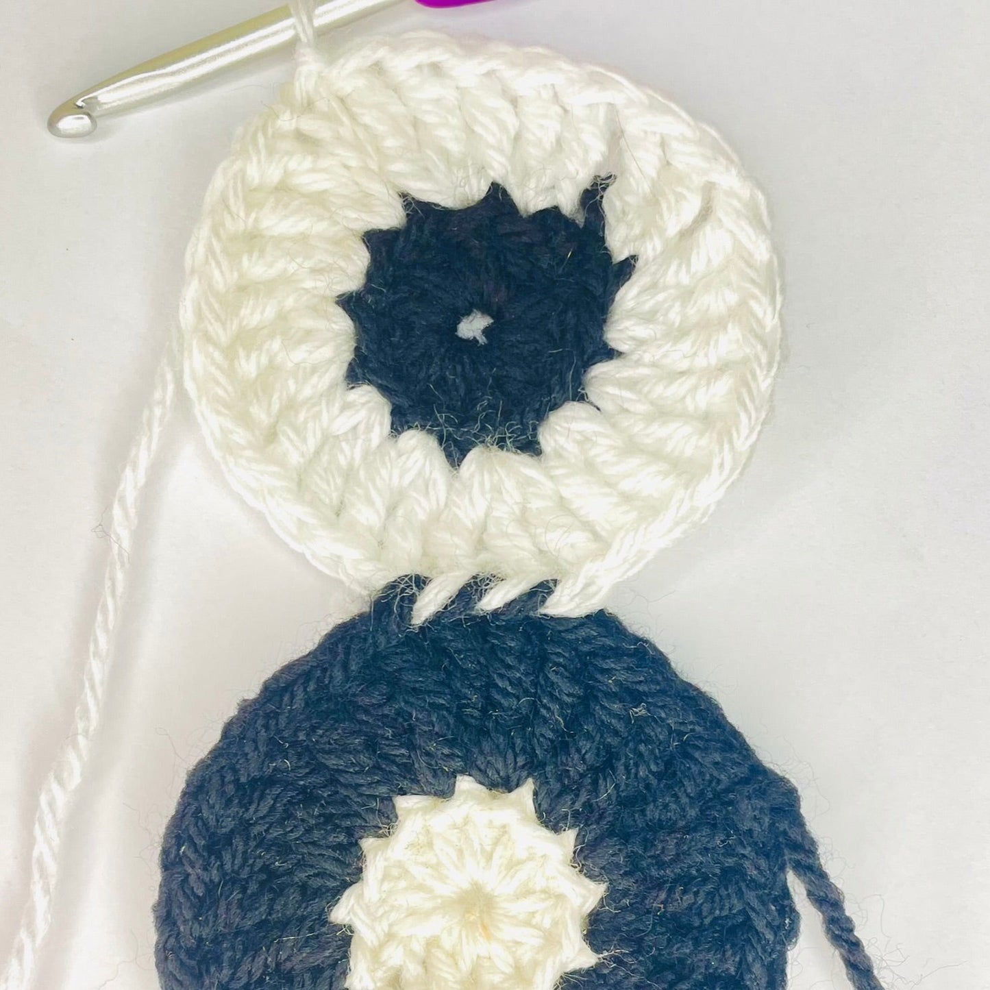 YIN & YANG GRANNY SQUARE PATTERN (PDF ONLY)