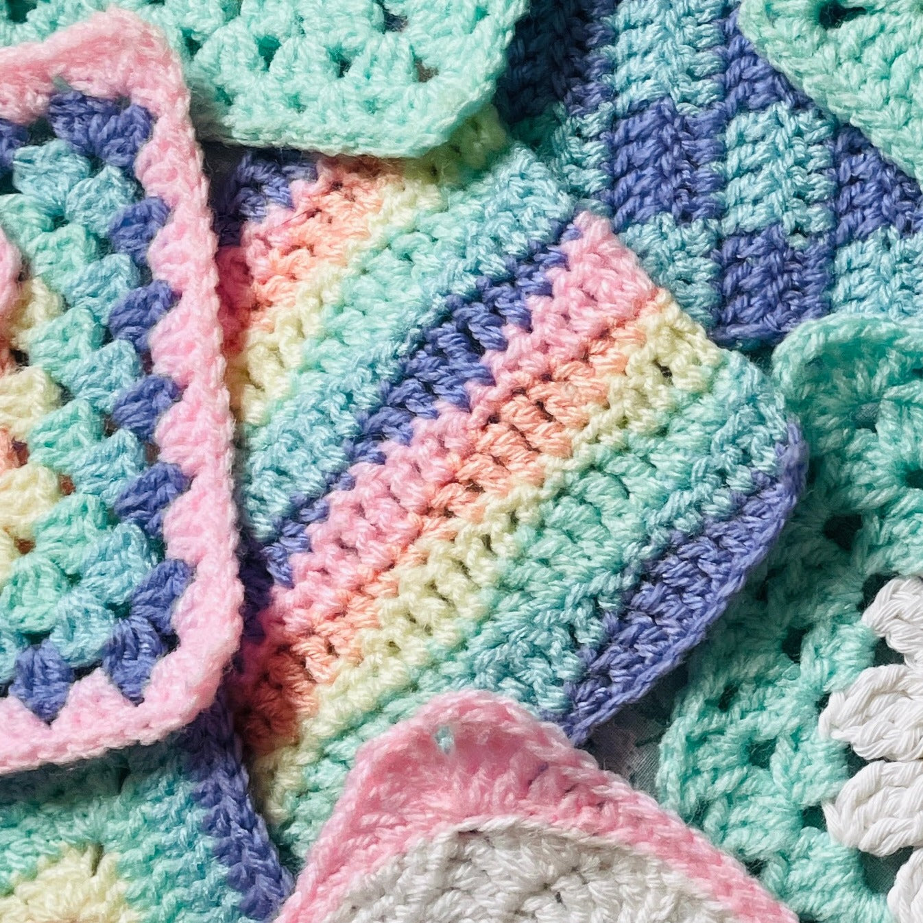 ROLLING WAVES GRANNY SQUARE PATTERN (PDF ONLY)