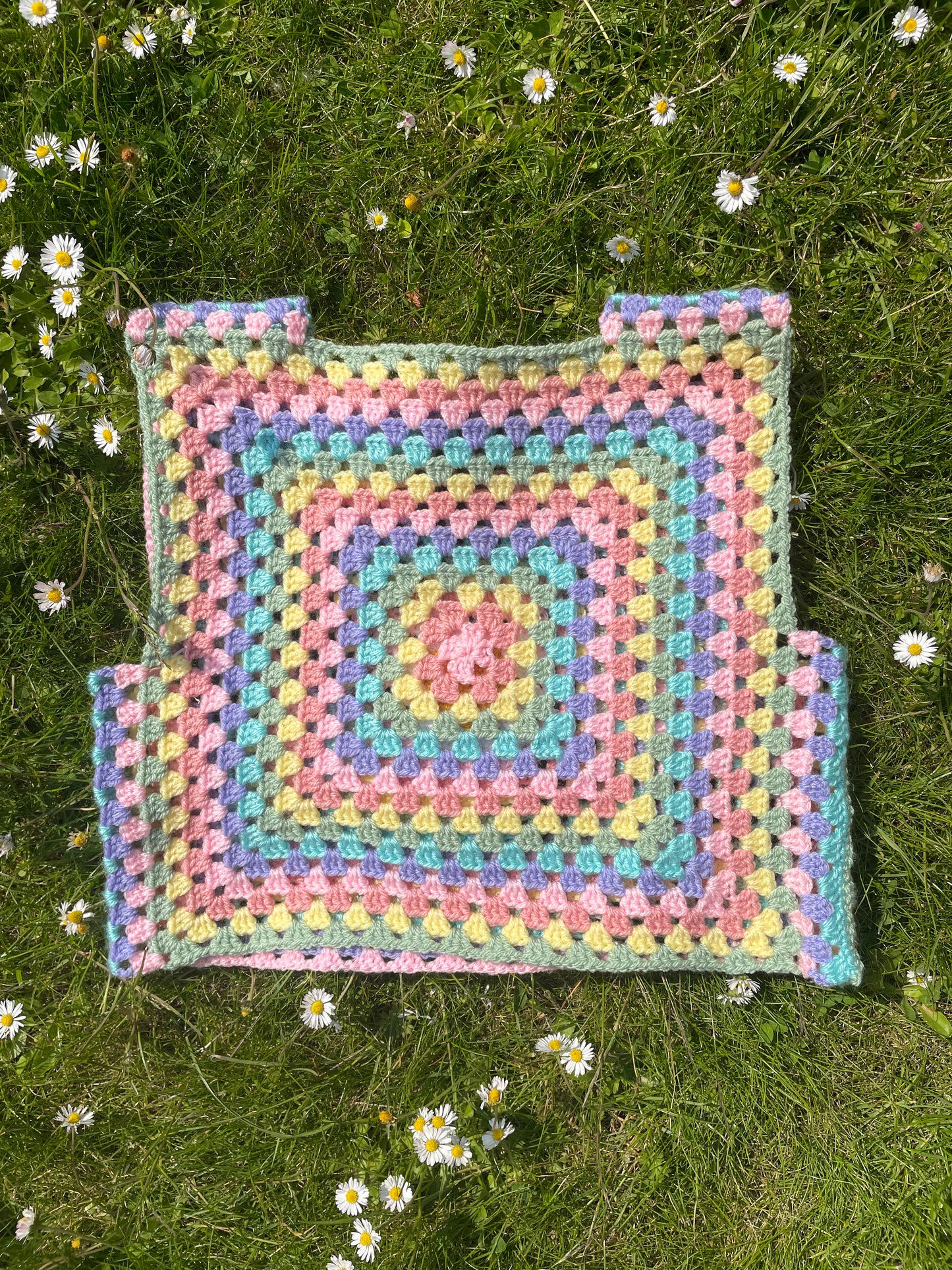 DAISY RAINBOW VEST (M)