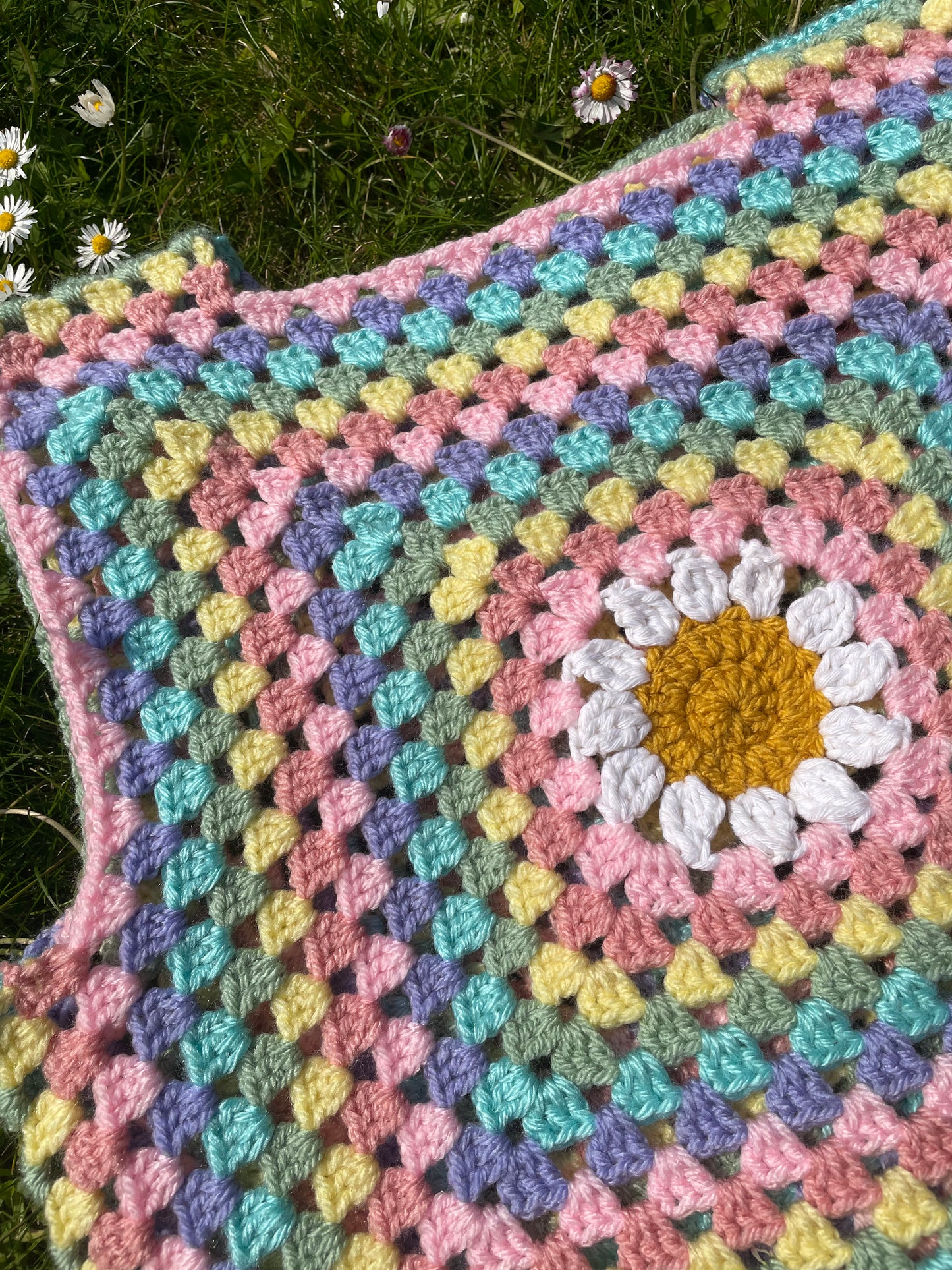 DAISY RAINBOW VEST (M)