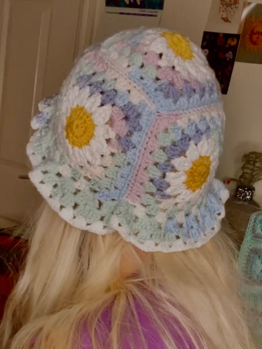 DAISY BUCKET HAT (adult)