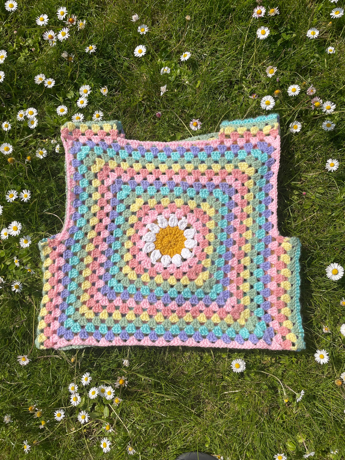 DAISY RAINBOW VEST (M)